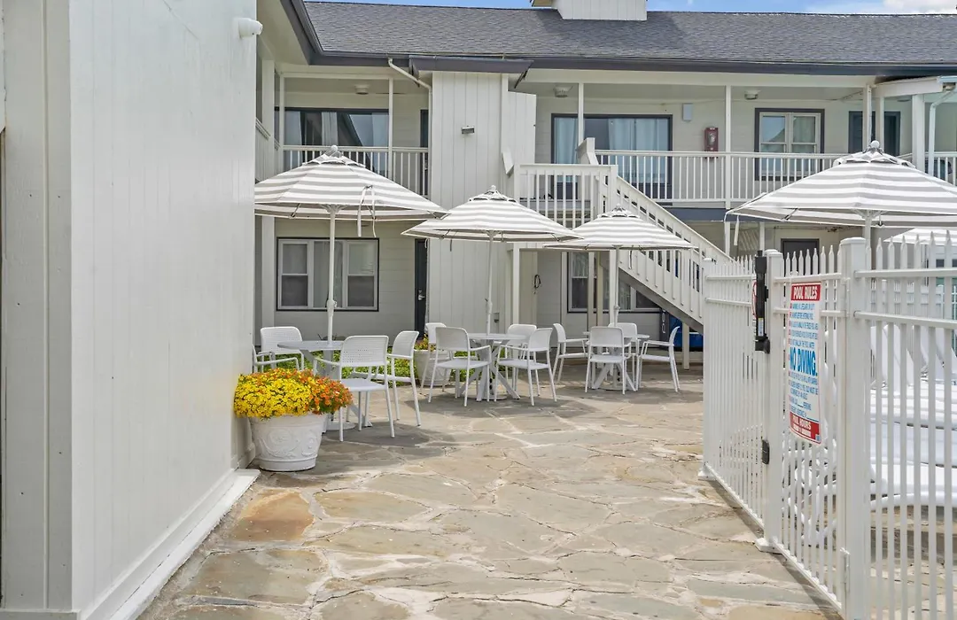 A Wave Inn - Montauk-1