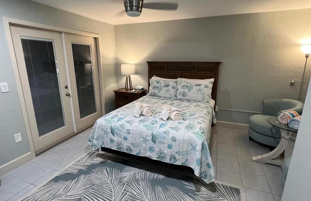 Tarpon Tale Inn-1