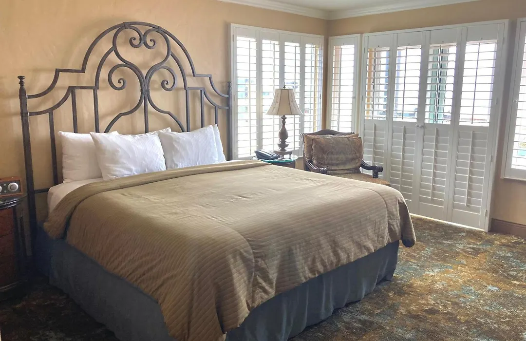 Blue Dolphin Inn-1