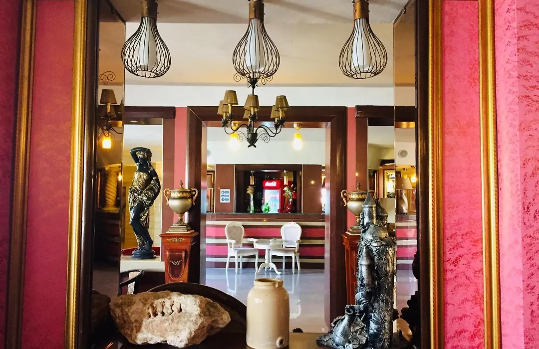 Hotel Les Ambassadeurs-1