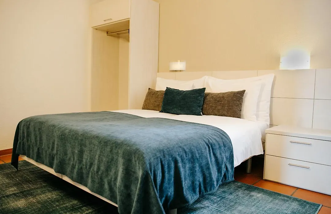 Vista Lakefront Boutique Hotel-1