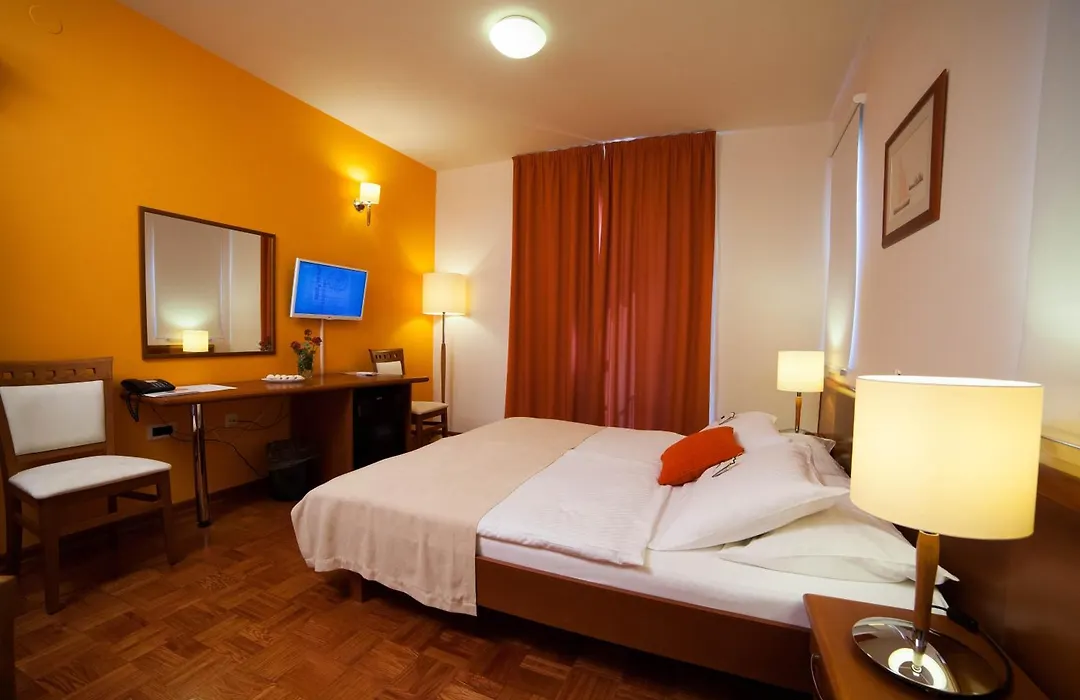 Hotel Manora-1