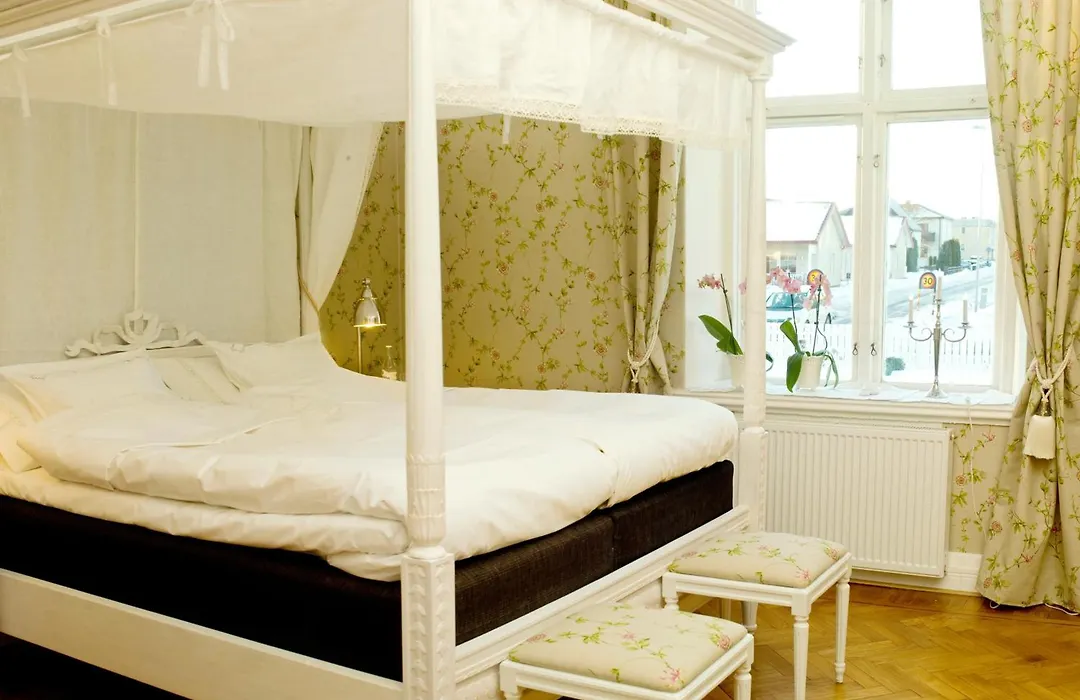 Annas Hotell-1