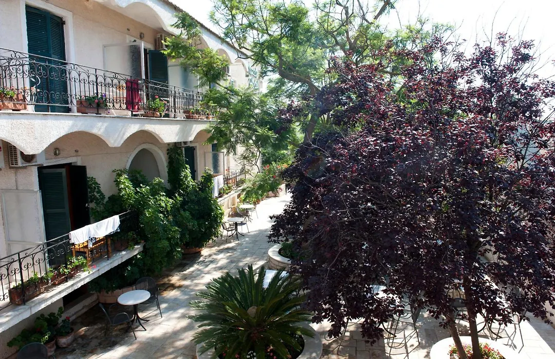 Marie Hotel-1