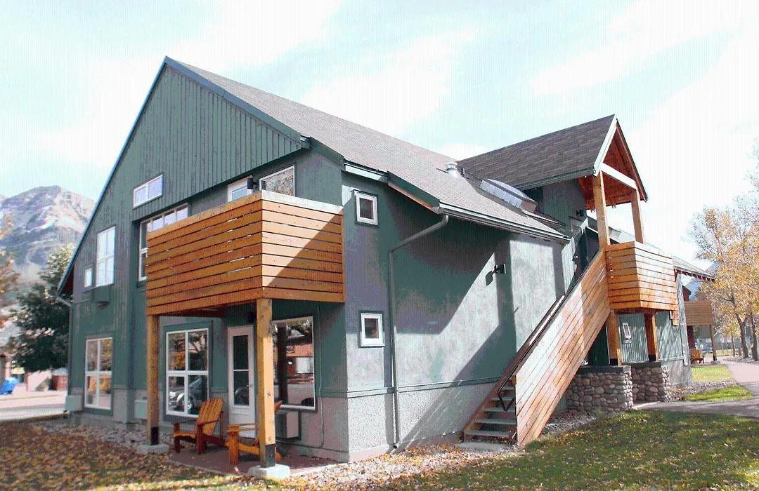 Waterton Lakes Lodge Resort-1