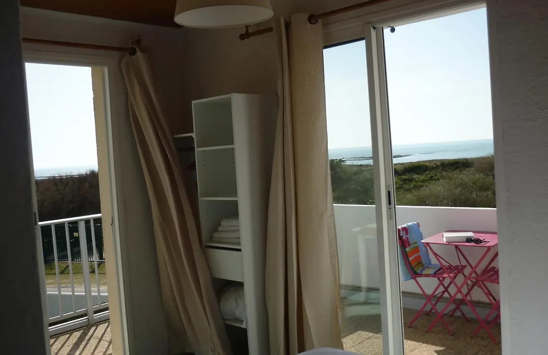 Hotel De La Petite Plage-1