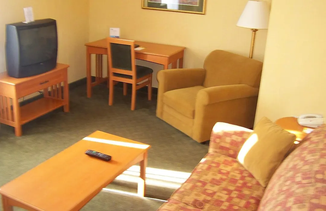 Days Inn By Wyndham Orillia-1