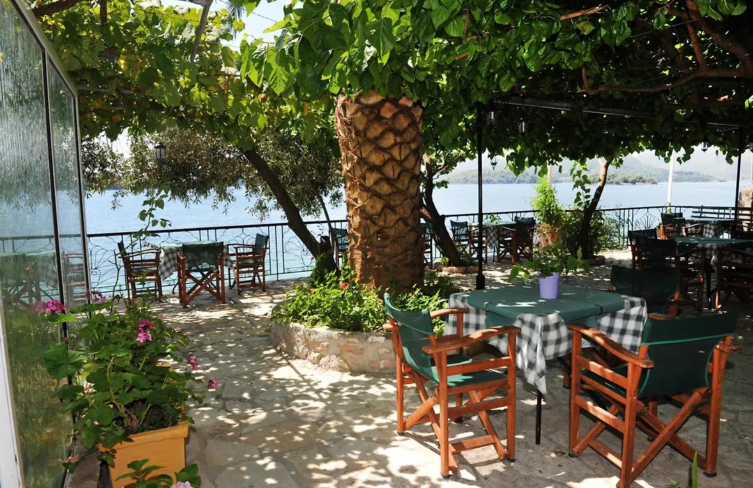 Logan'S Beach Hotel-1