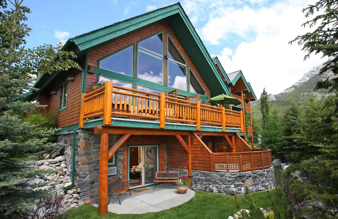 A Bear And Bison Country Inn-1