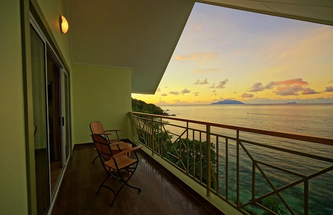 Treasure Cove Hotel & Restaurant-1