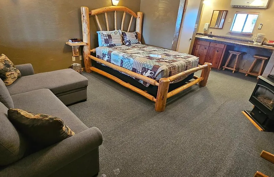 Nine Pines Motel-1