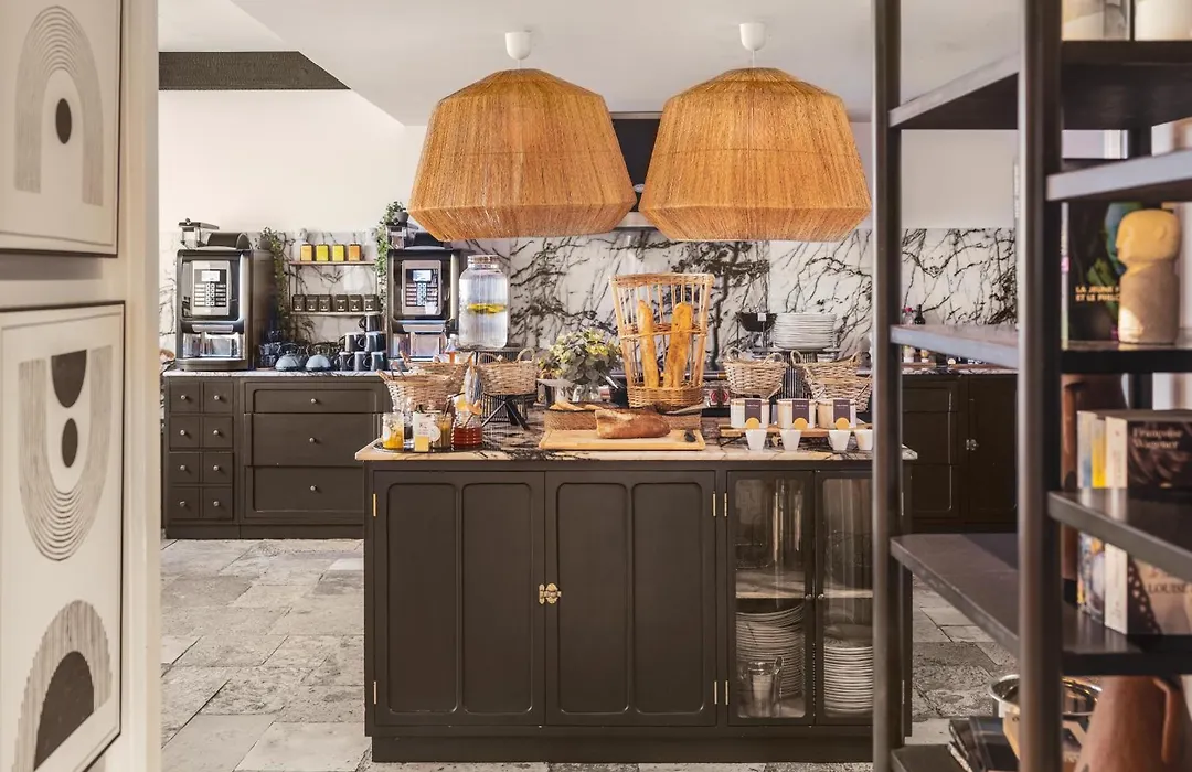 Maisons Du Monde Hotel & Suites - La Rochelle Vieux Port-1