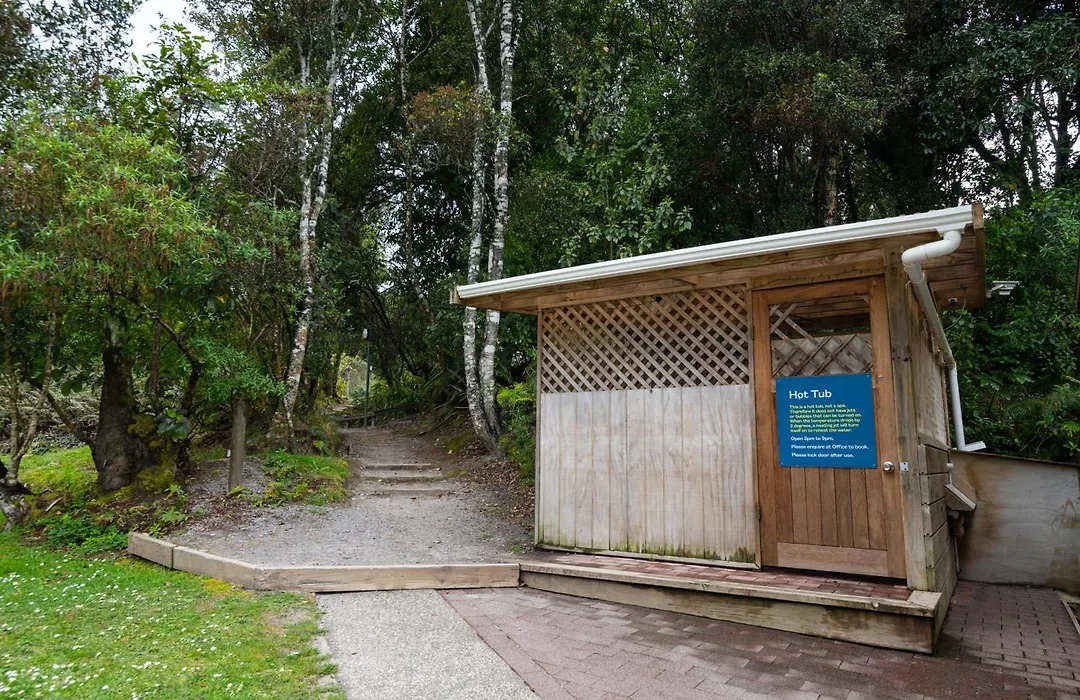 Blue Lake Top 10 Holiday Park-1