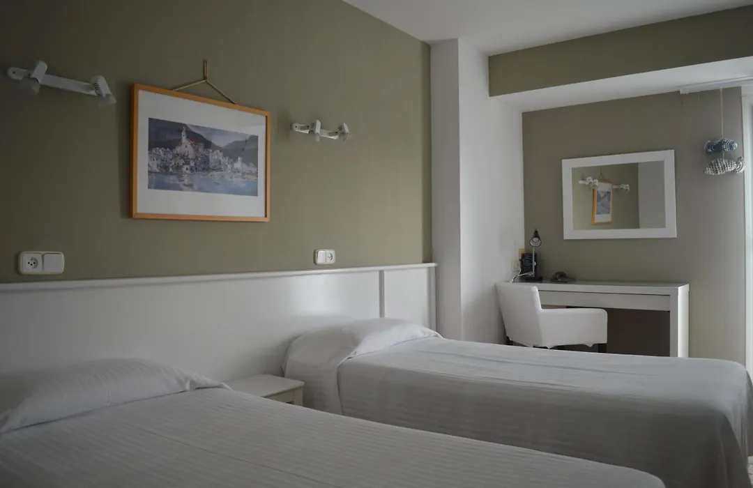 Hotel Nou Estrelles-1