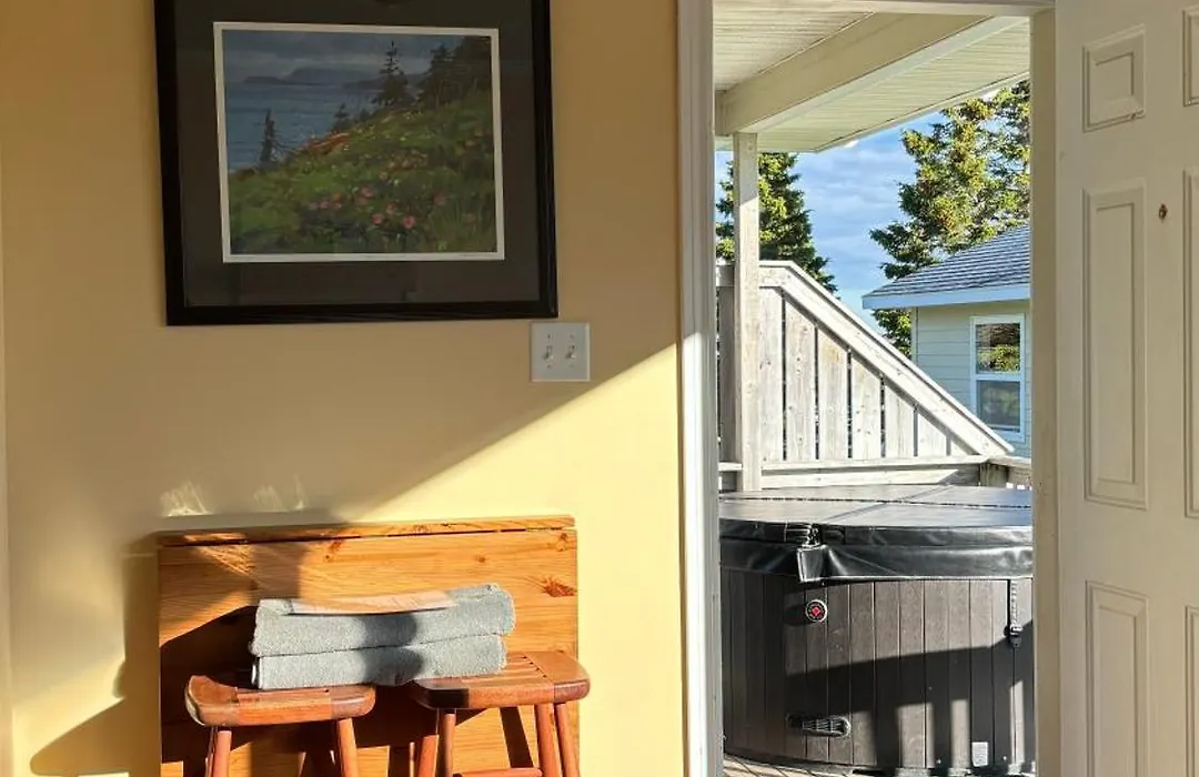 Seascape Coastal Retreat - 2 Adults Only - Hot Tub And Without Hot Tub Oceanfront Property-1