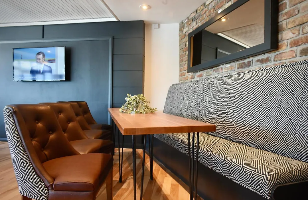 The Lough & Quay Accommodation-1