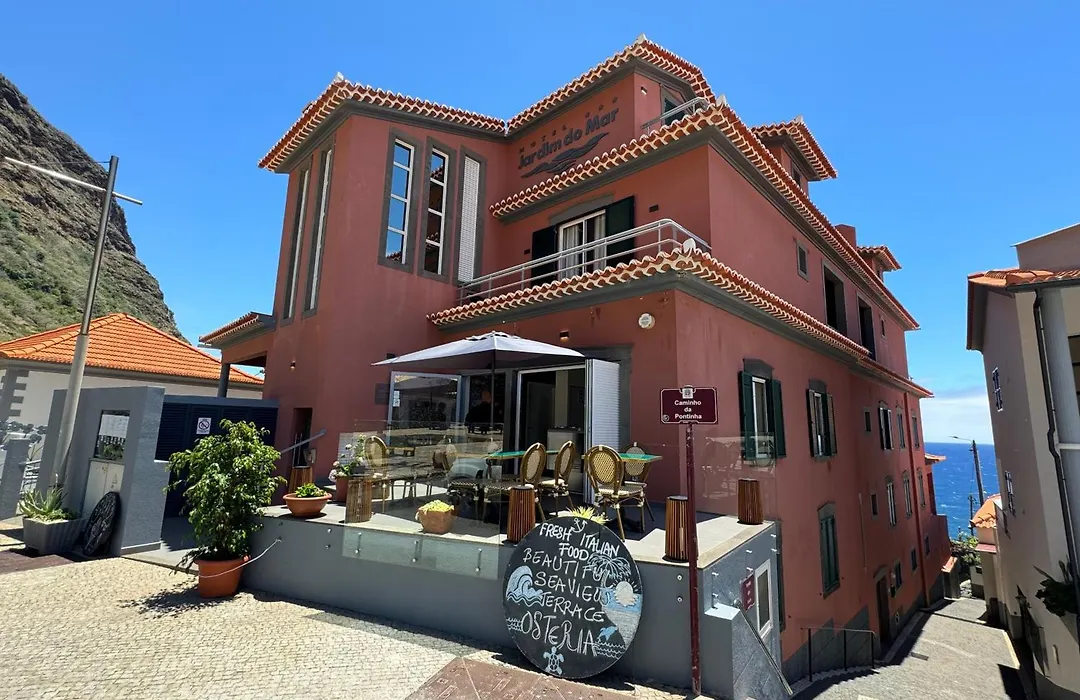 Boutique Hotel Jardim Do Mar-1