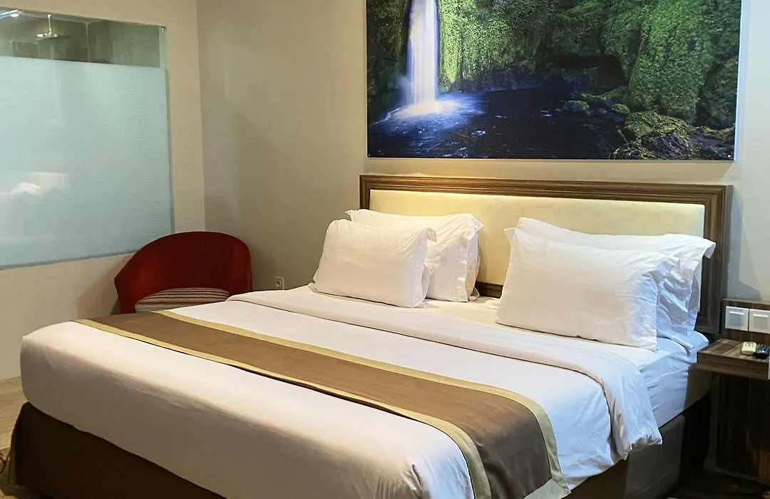Travellers Hotel Phinisi-1