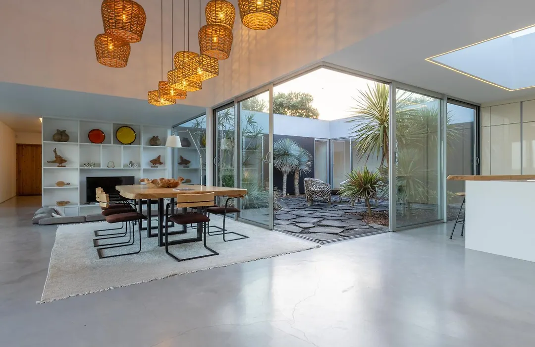 White Exclusive Suites & Villas-1