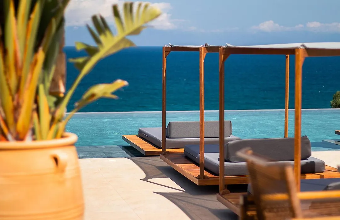 Colonides Retreat Sea & Silence-1