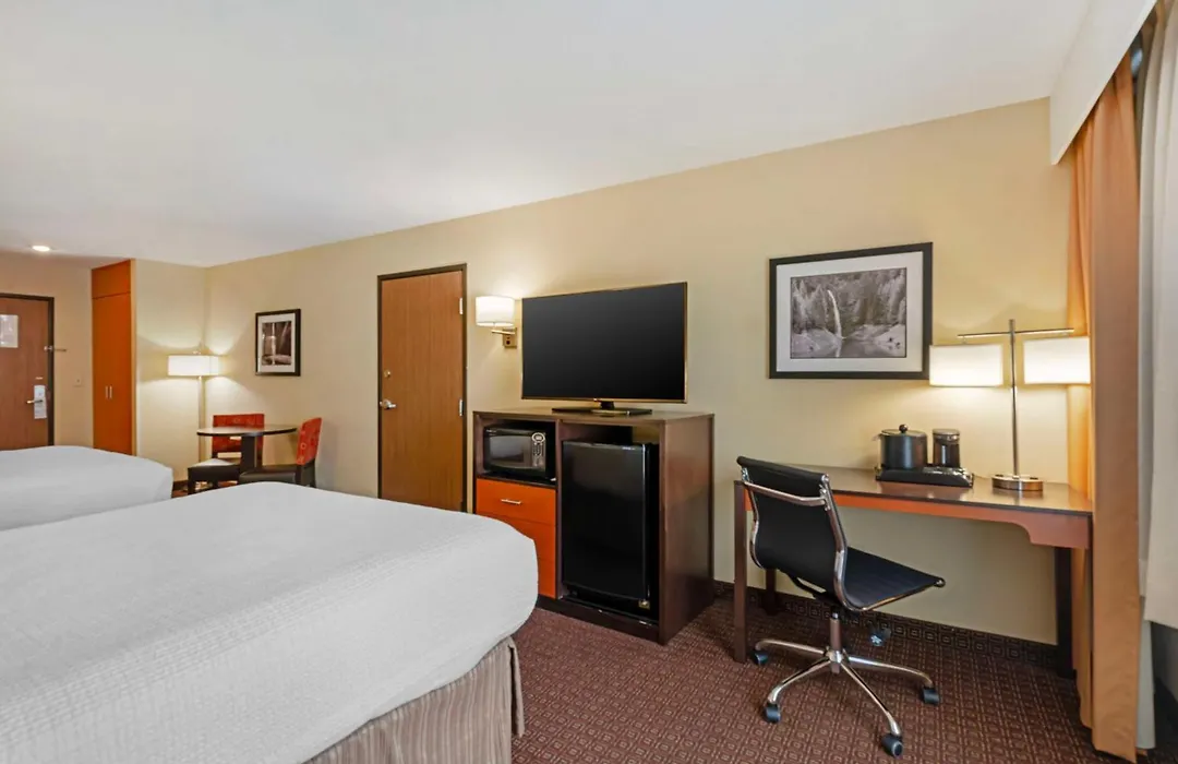 Best Western Cascade Inn & Suites-1