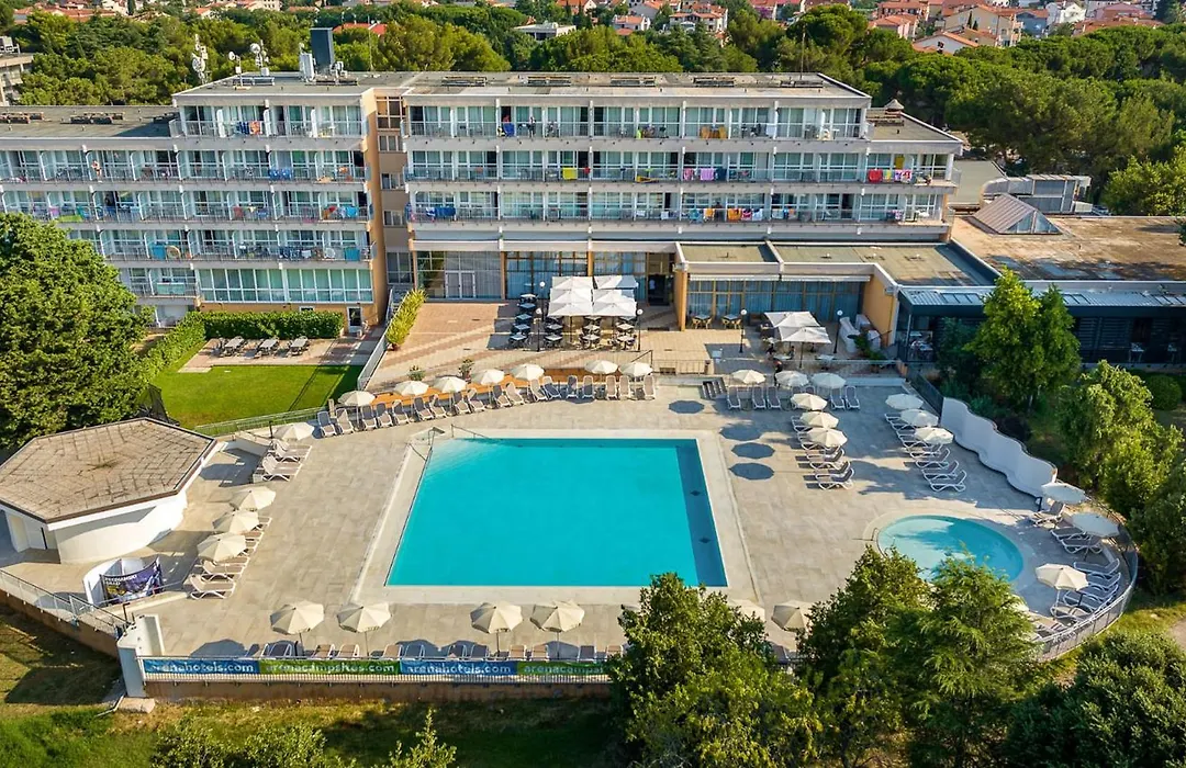 Arena Hotel Holiday-1