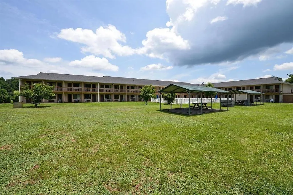 Americas Best Value Inn Canton, Nc-1