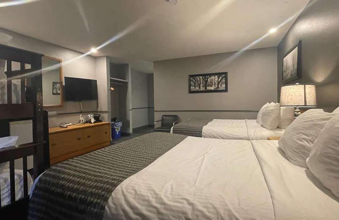 Travelodge By Wyndham Brandon-1