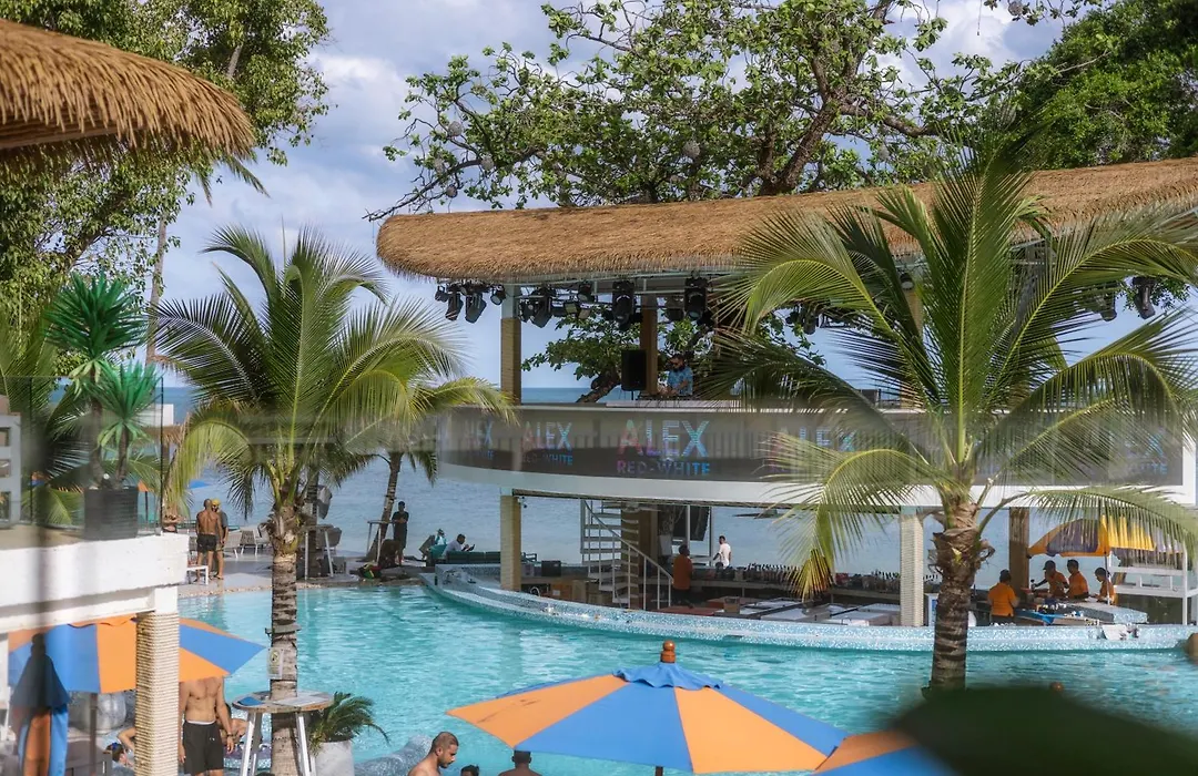 Ark Bar Beach Resort-1