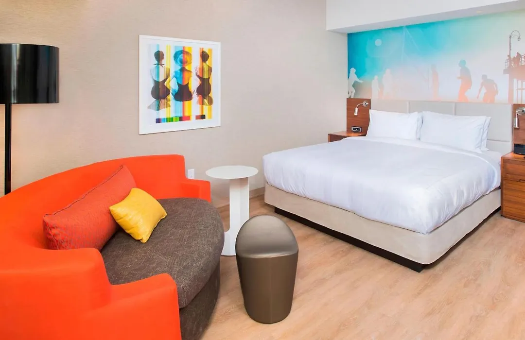 Courtyard By Marriott Santa Monica-1