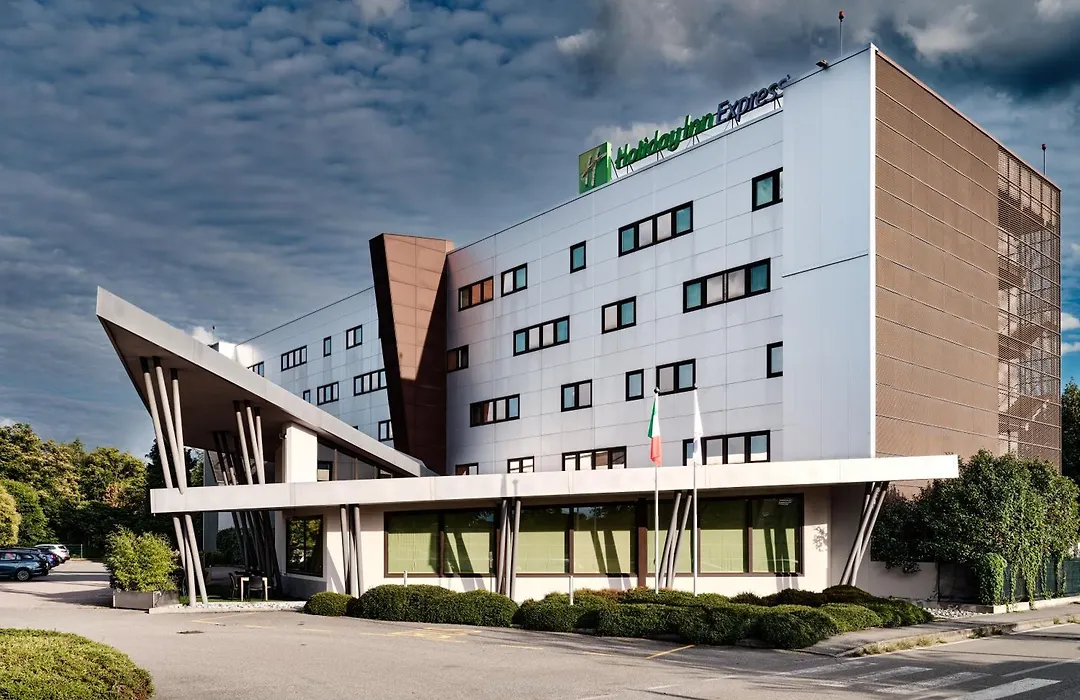 Holiday Inn Express Milan-Malpensa Airport By Ihg-1