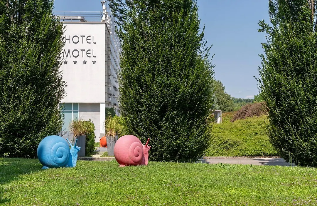 Mo.Om Hotel-1