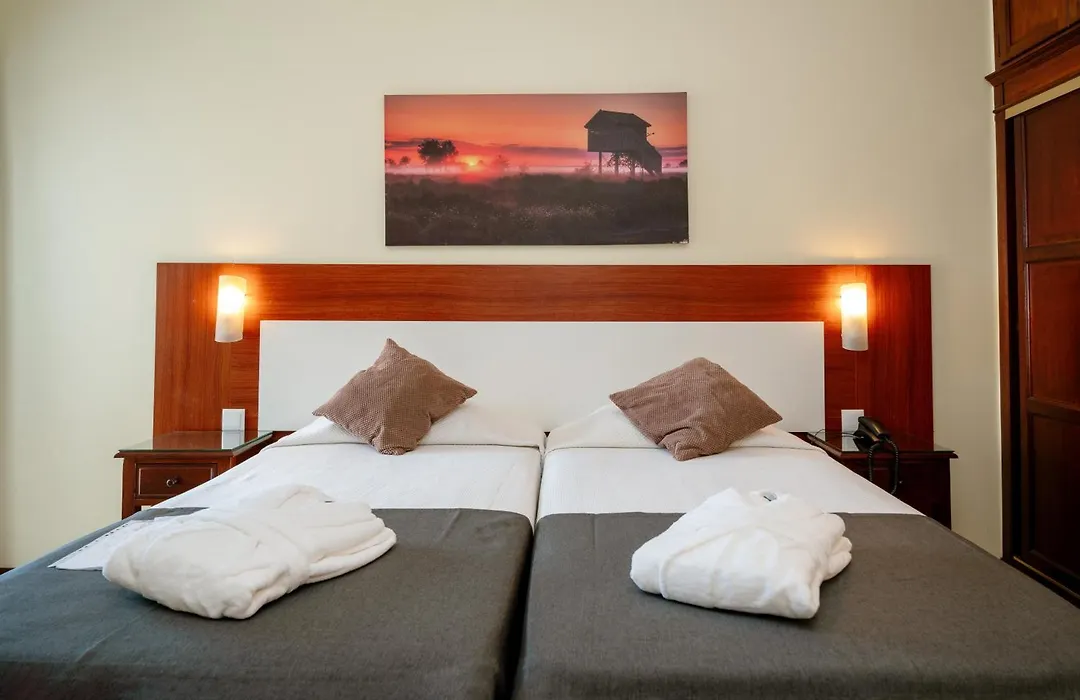 Hotel Avenida Praia-1