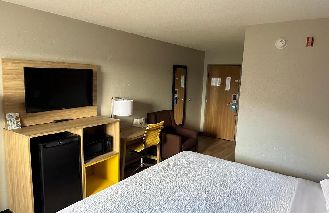 Days Inn By Wyndham Muncie -Ball State University-1