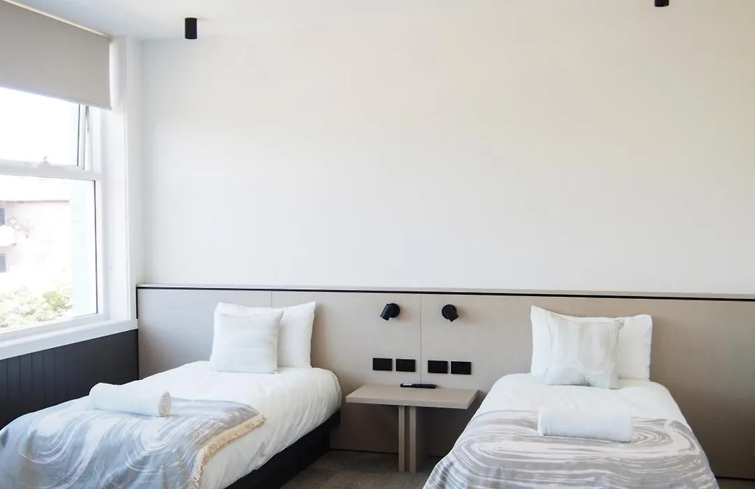 Barrys Beach Road Hotel-1