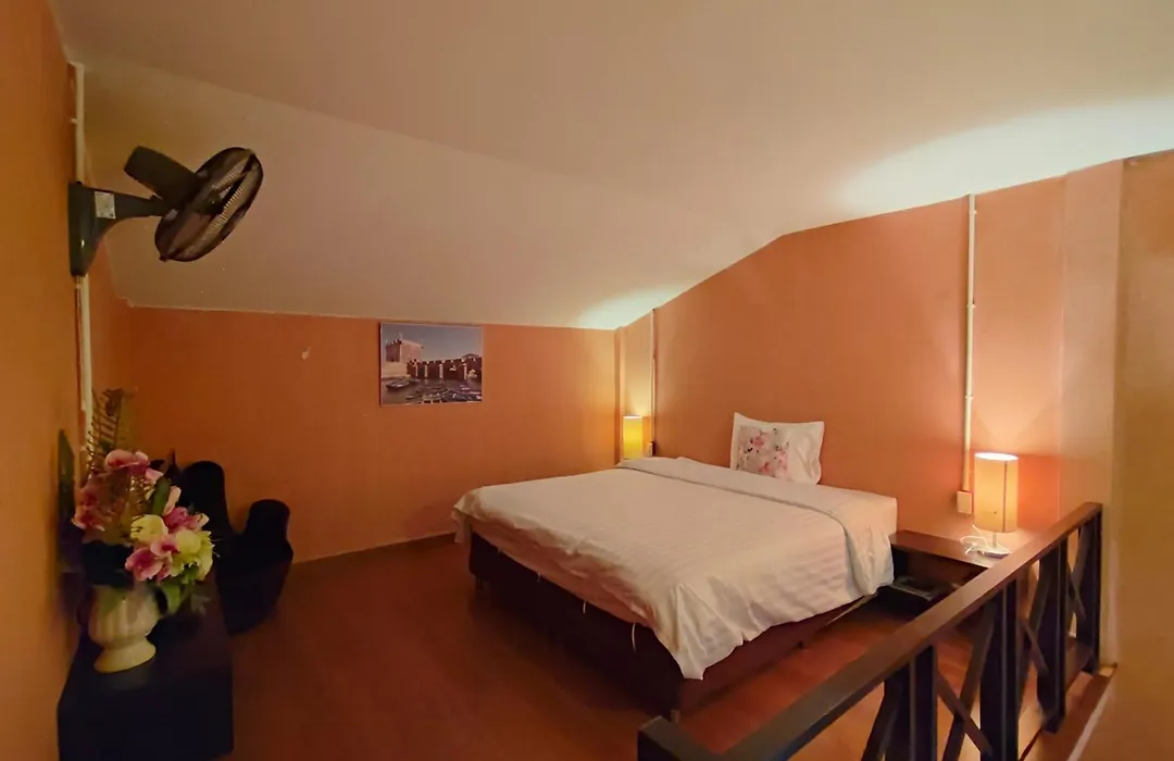 Retro Box Hotel Chumphon-1
