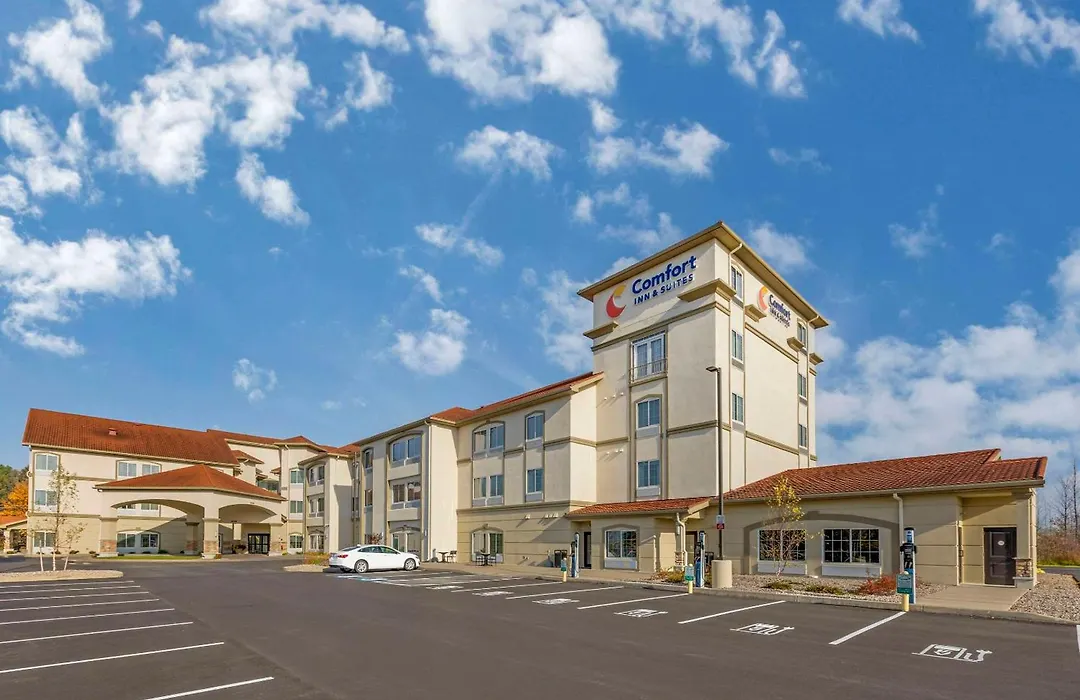 Comfort Inn & Suites Verona At Turning Stone Resort Casino-1