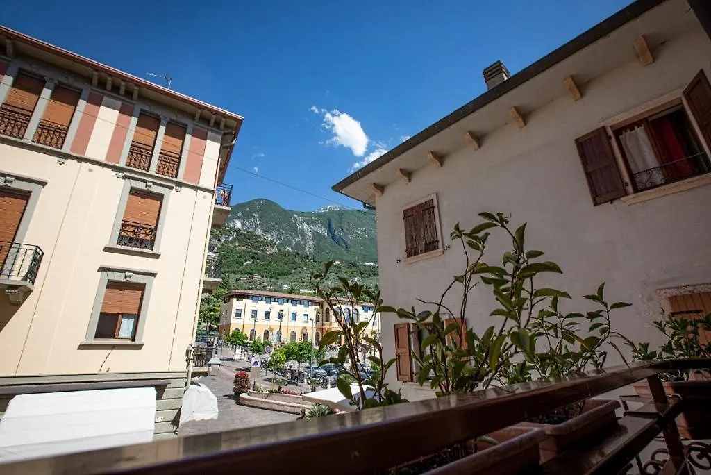 Hotel Lago Di Garda-1