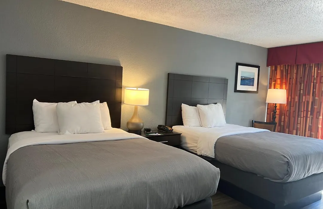 Quality Inn & Suites Gulf Breeze Bayside Near Pensacola Beach-1