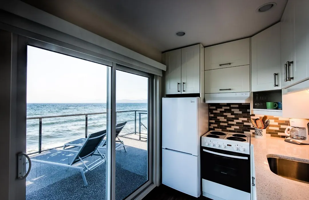Qualicum Beach Ocean Suites-1