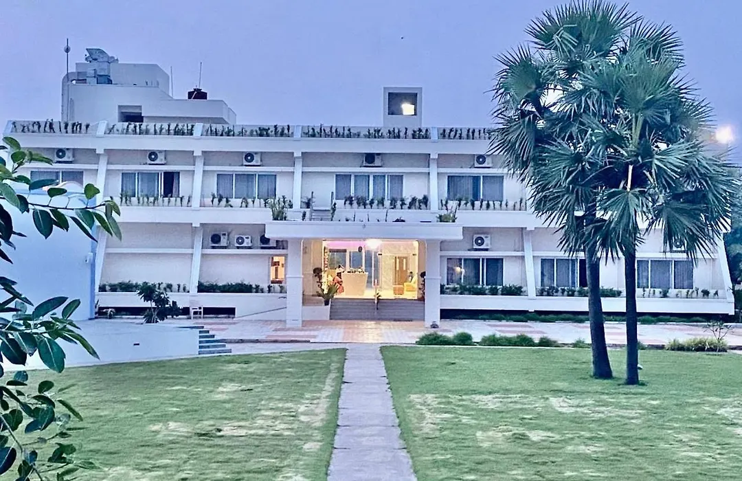 Riviera Beach Resort-1