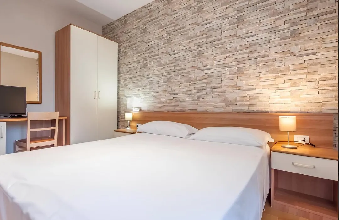 Hotel Velus-1