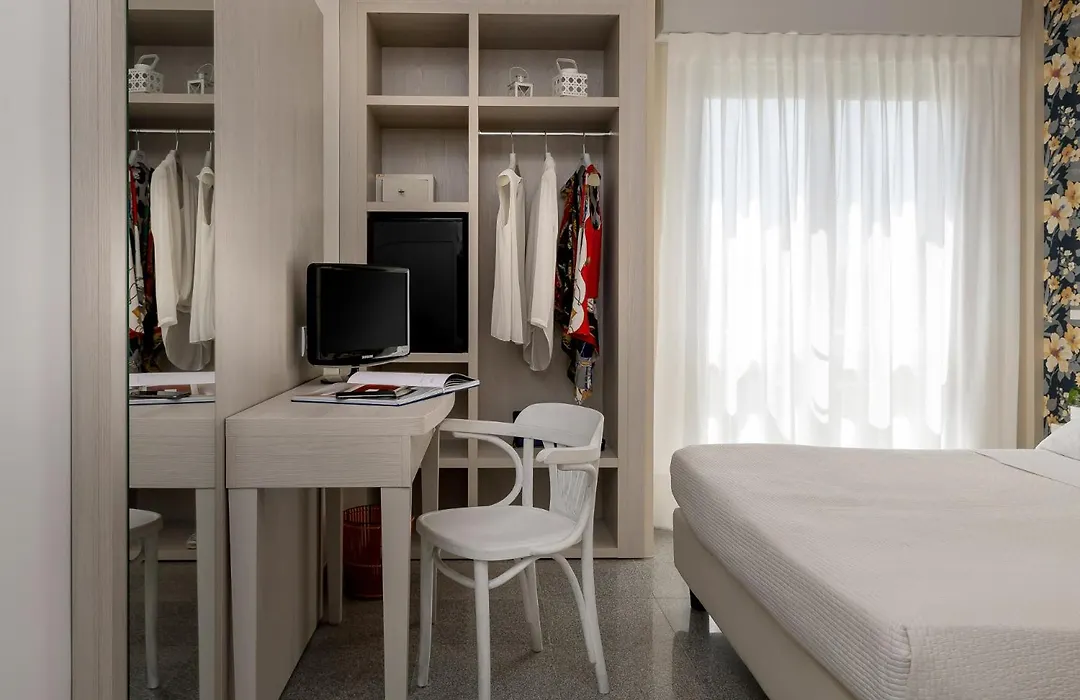 Hotel Corona-1