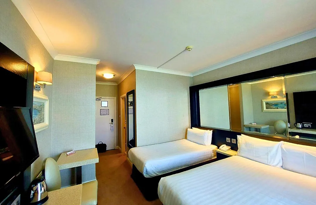 Flannery'S Hotel-1
