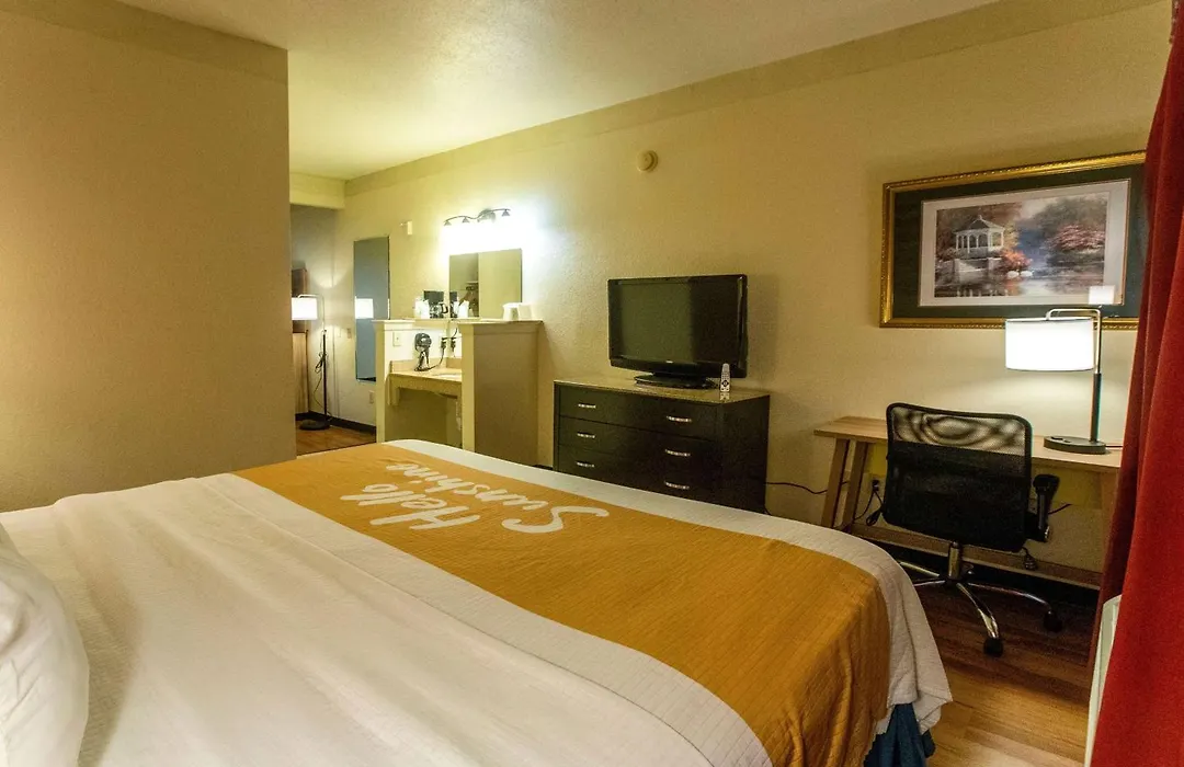 Days Inn & Suites By Wyndham Houston North/Aldine-1