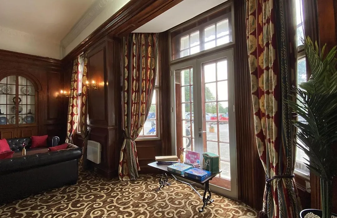 Russ Hill Hotel-1