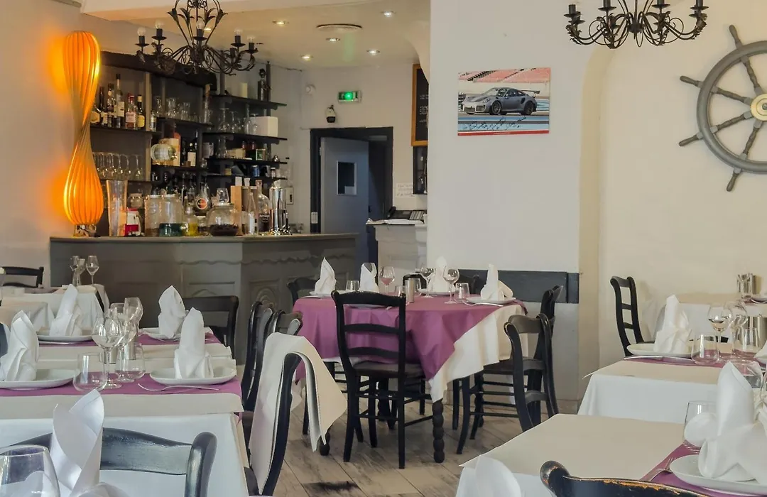 Logis Hotel Les Chardons Bleus Restaurant Le Bistrot De La Mer-1