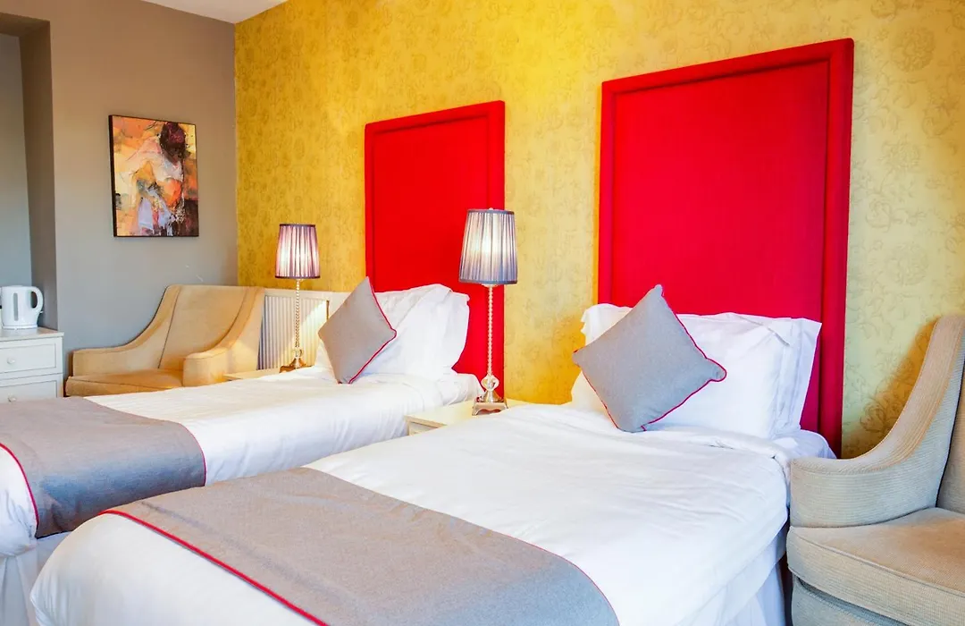 Oyo Lamphey Hall-1