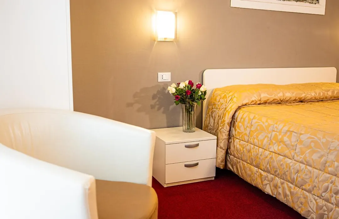 Hotel Italia-1