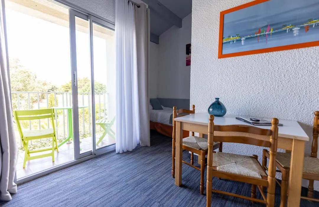 Logis Hotel De La Plage-1